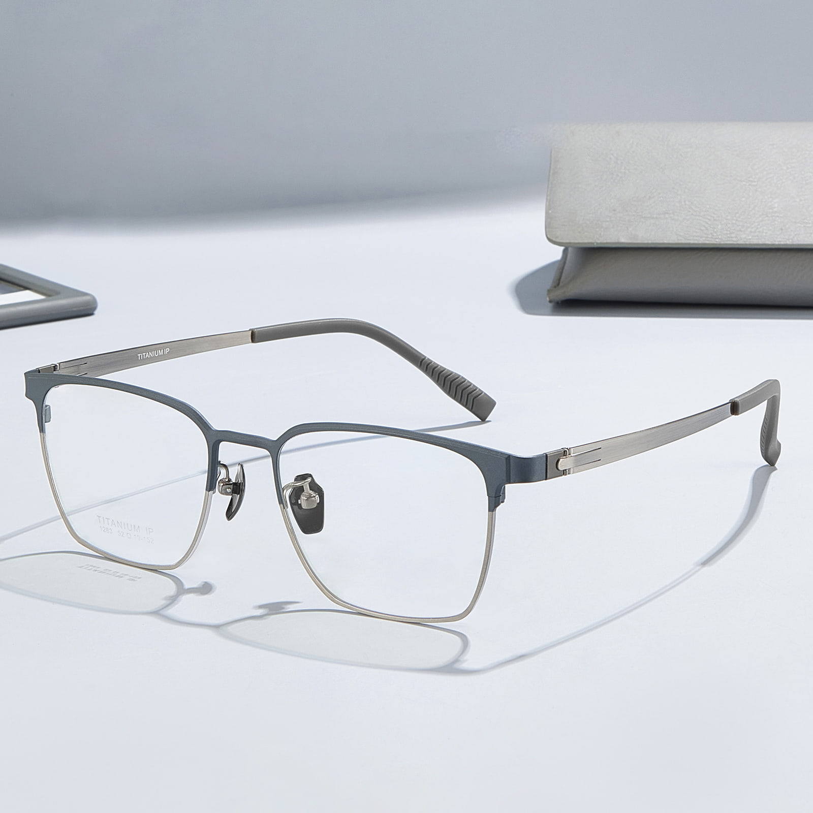 1283 Two-Color Pure Titanium Glasses Without Welding Points