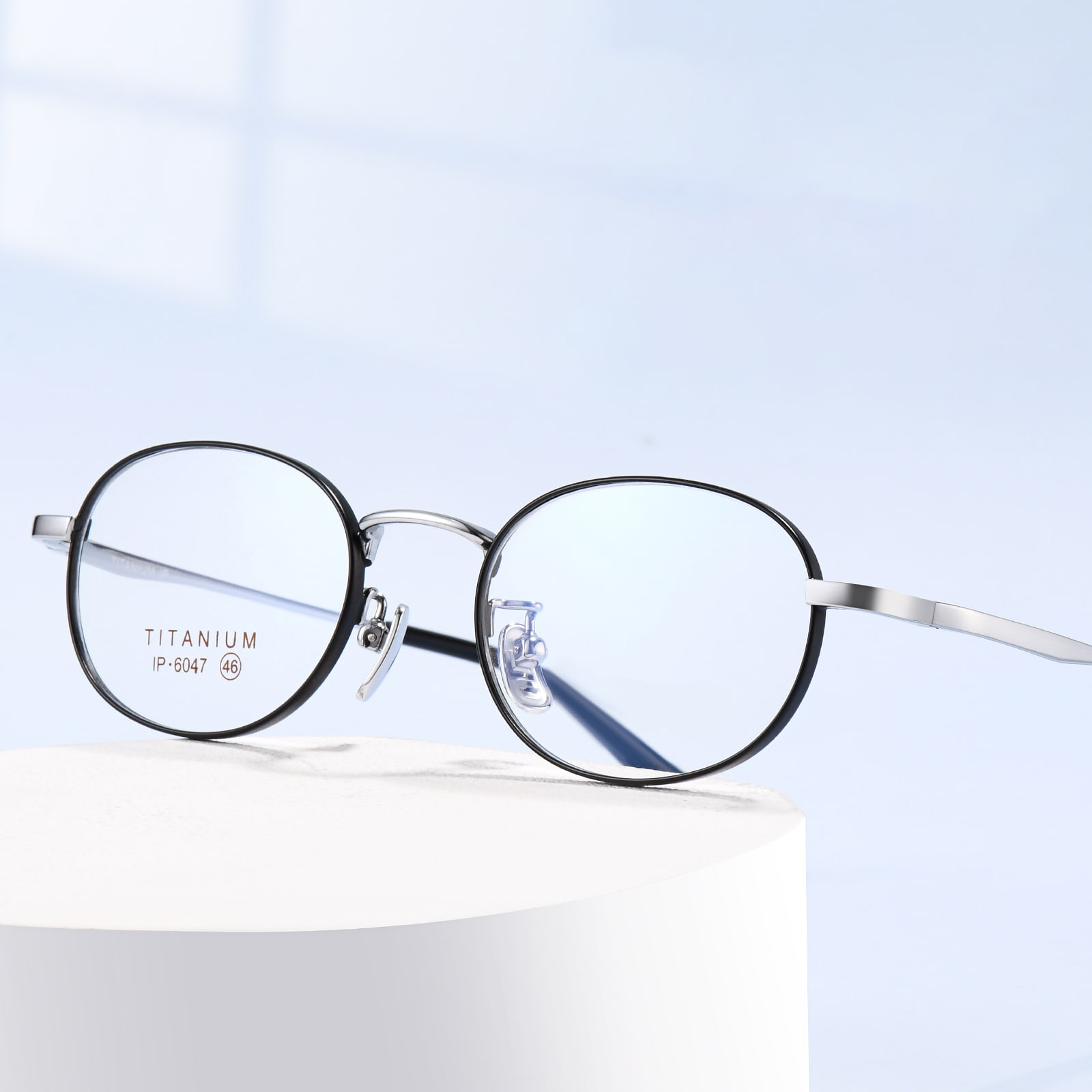 6047 Wide-Rimmed Exquisite Non-Allergenic Pure Titanium Glasses