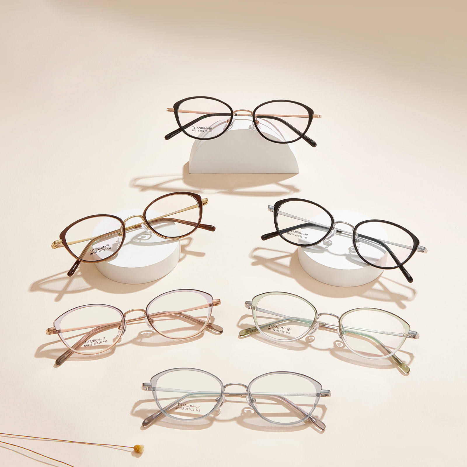 M6212 Wide-Rimmed Soft Curve β Titanium Glasses